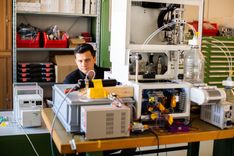 Fluidic electronic laboratory